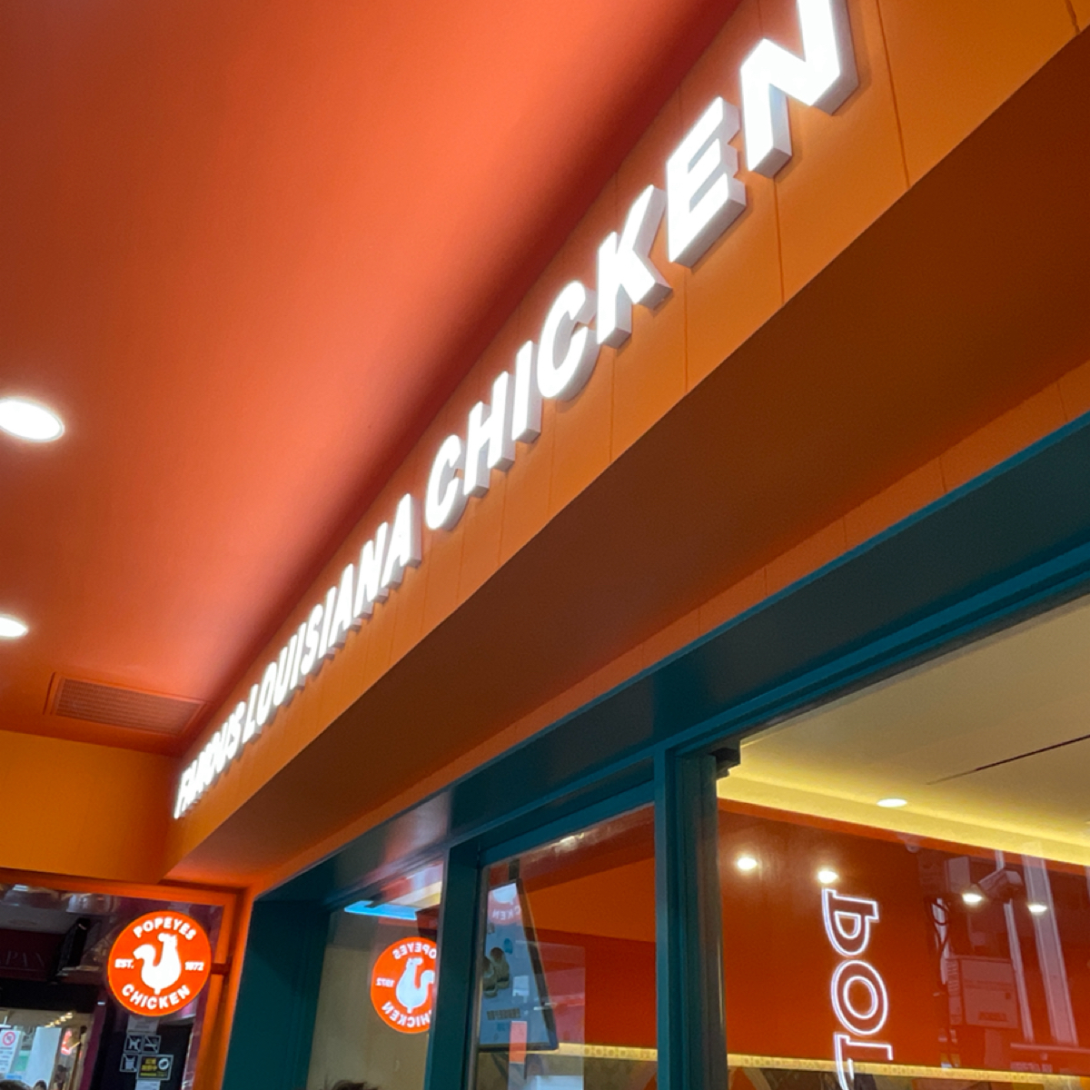Vibe image of Popeyes Chicken 台北許昌店:  shot by HIH J