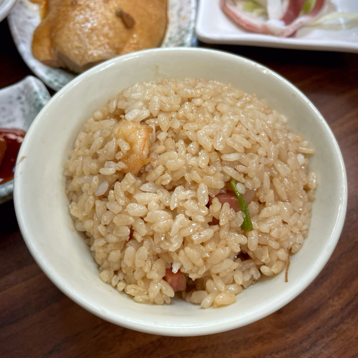 Meal image of 鮮魚鱻蝦仁飯: 蝦仁飯 $35 🌕🌕🌕🌕🌖
最招牌的品項，必點的飯💥
在這間店裡我覺得實惠程度最高的品項 shot by 一刻又一嗑