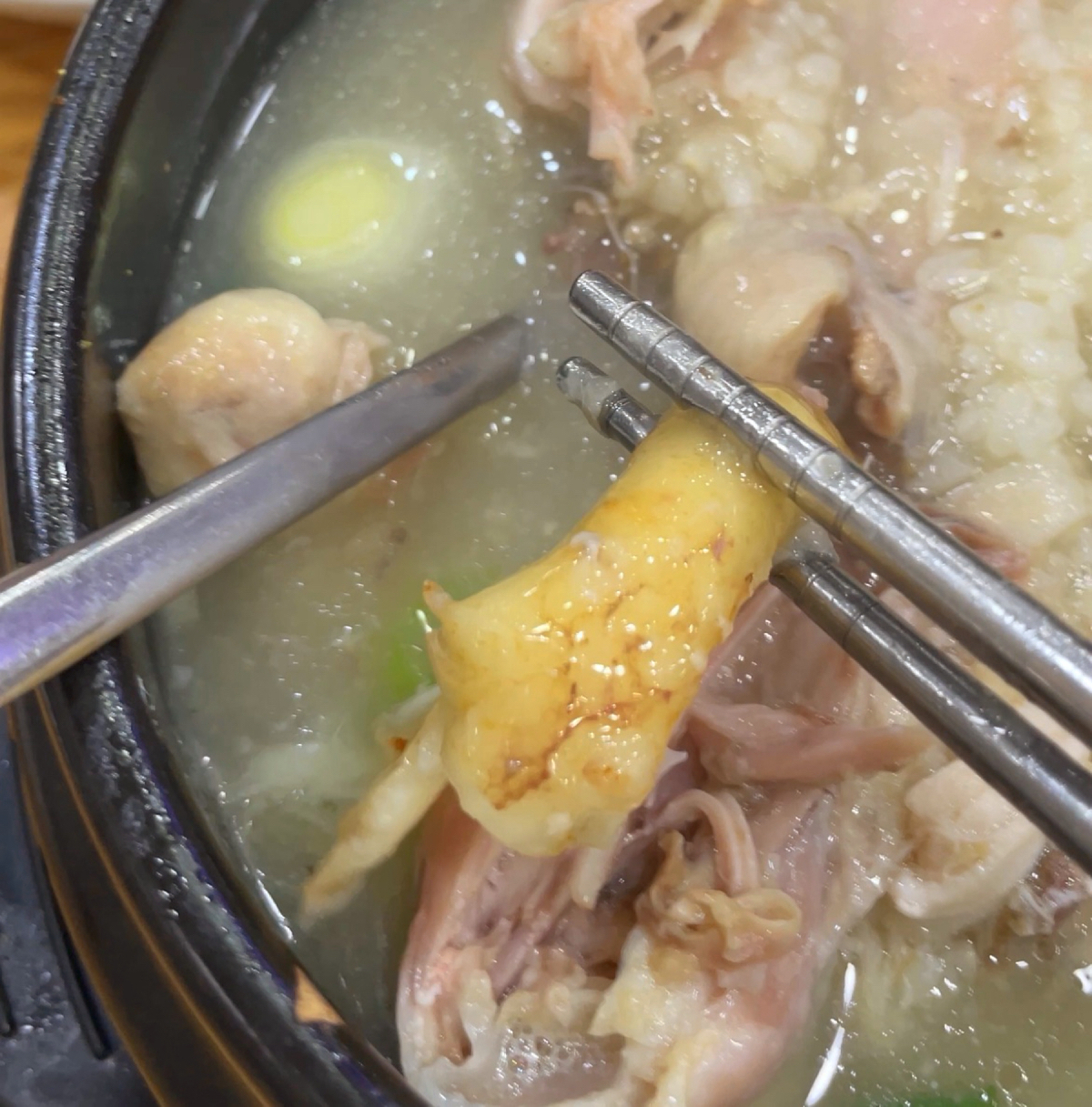 百年土種蔘雞湯 백년토총삼계탕 のレストランの写真： byHIH J 
