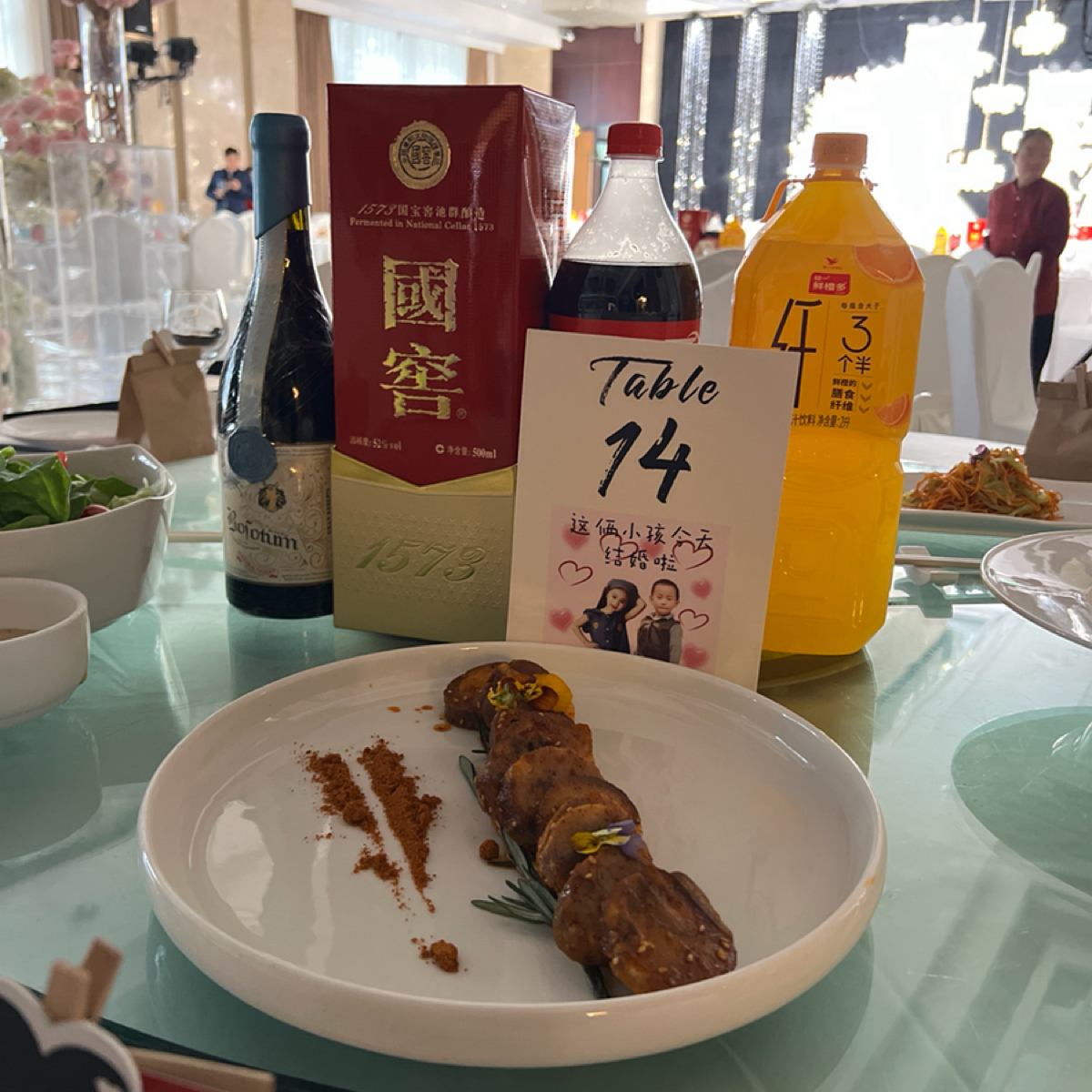 新华宾馆 の雰囲気の写真：白酒、紅酒、汽水果汁 by動吃動吃動吃 