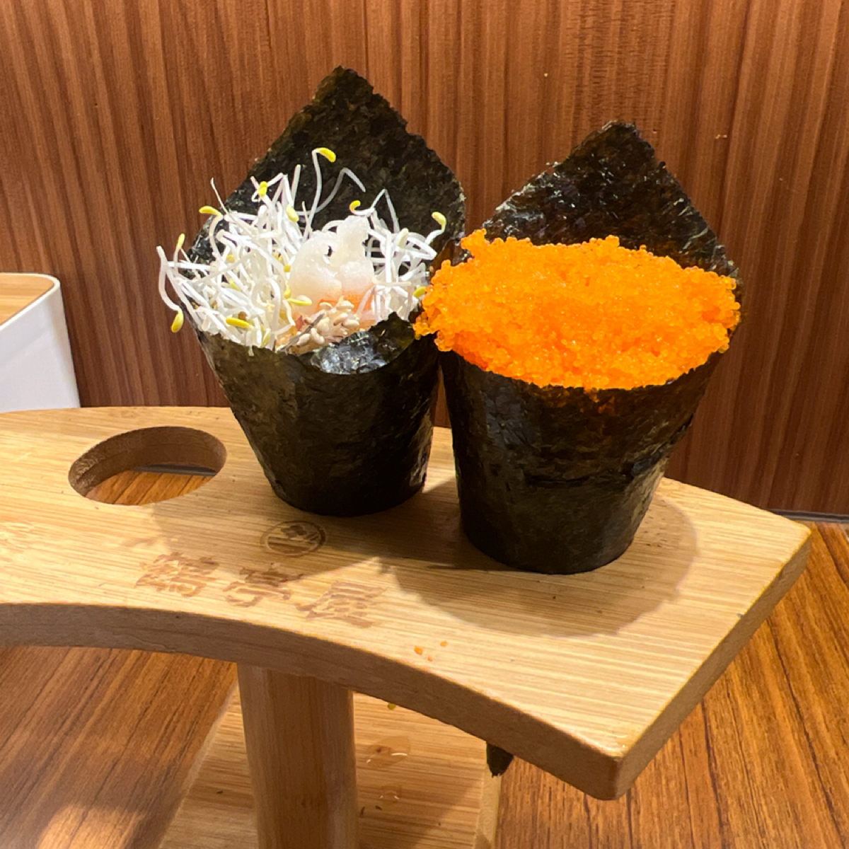 Meal image of 鶴亭屋: 鮮蝦手卷、蝦卵手捲 shot by 七咪