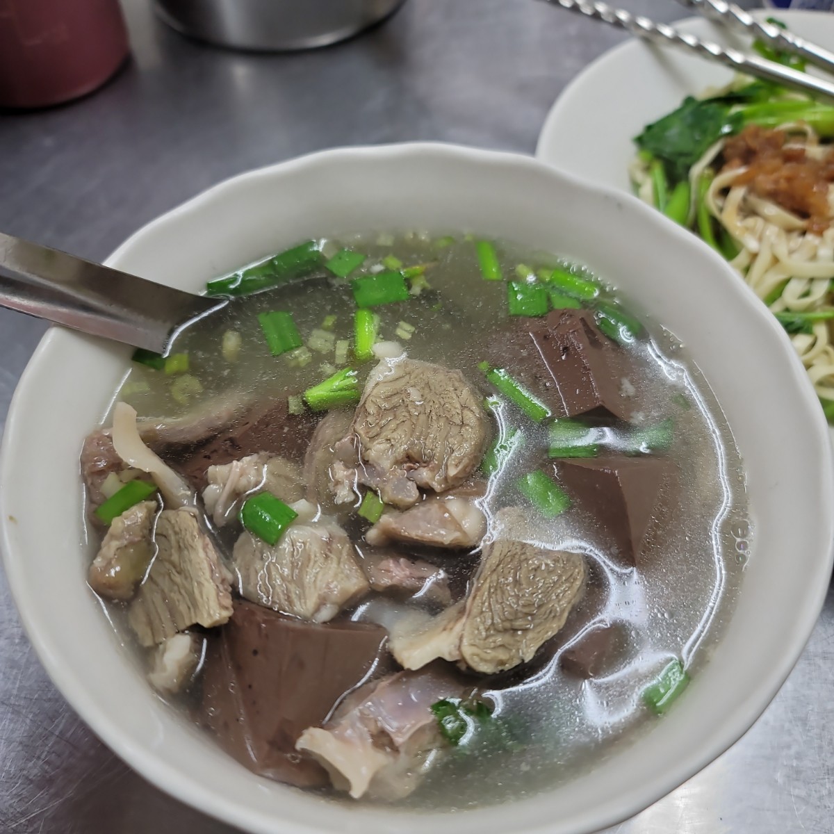 Menu image of 立偉麵食: $45 隔間肉豬血清湯 shot by 我愛說實話