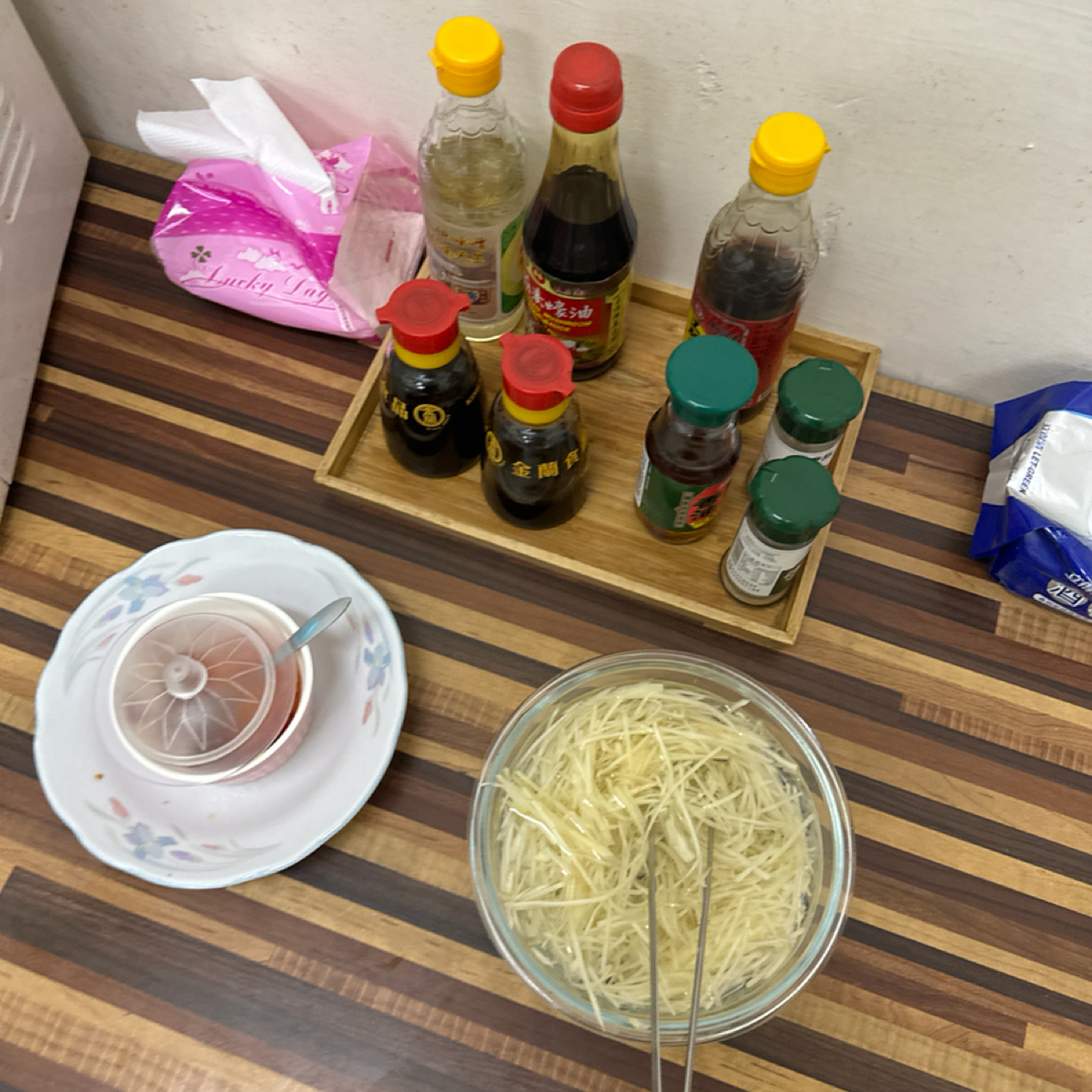 Vibe image of 上海點心: 調料區很乾淨 還有酒精紙巾可以使用 真的衛生 shot by Akaneru 