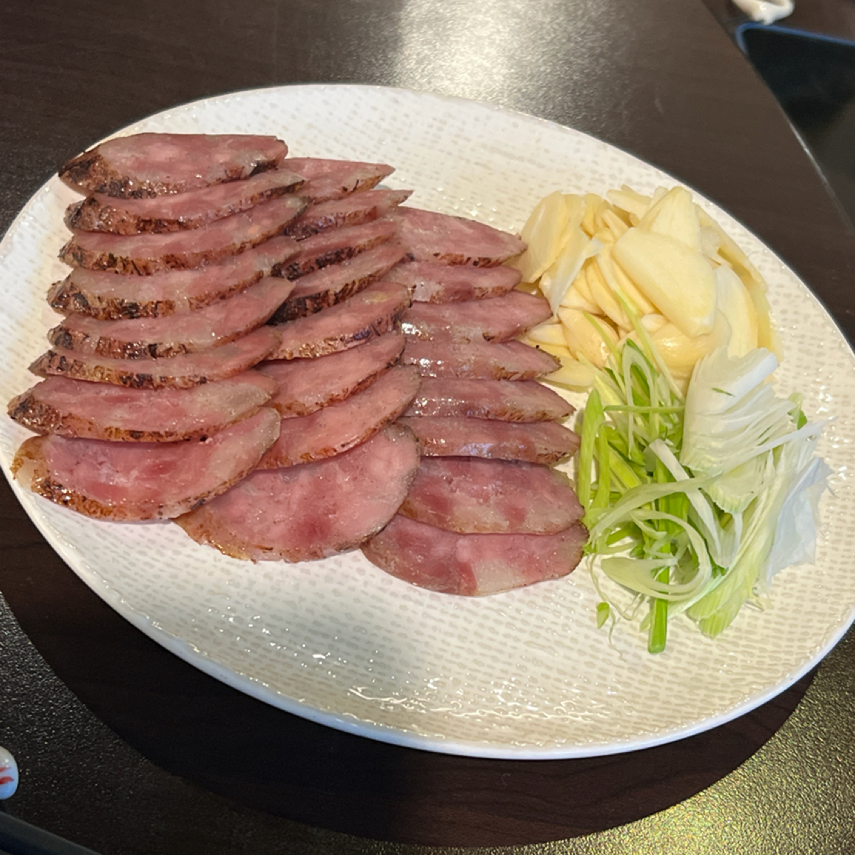隱食家 的餐點圖片：高粱香腸 由動吃動吃動吃 拍攝