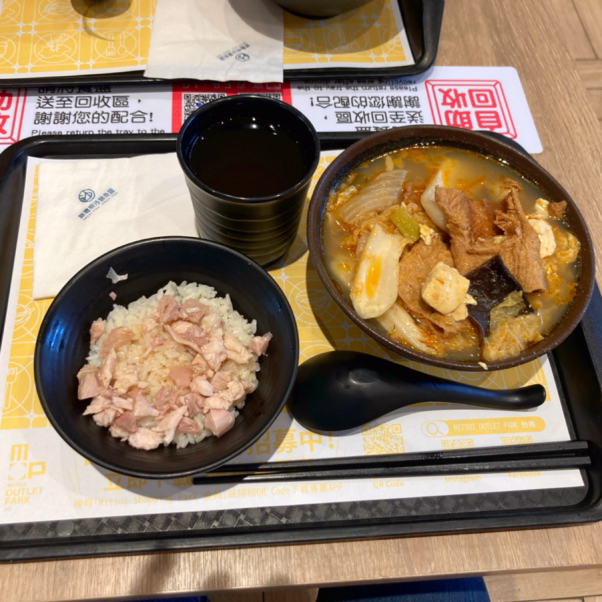 林聰明沙鍋魚頭 台南三井店 的餐點圖片：砂鍋魚肉套餐$260，附雞肉飯和飲料 由小蛙 拍攝