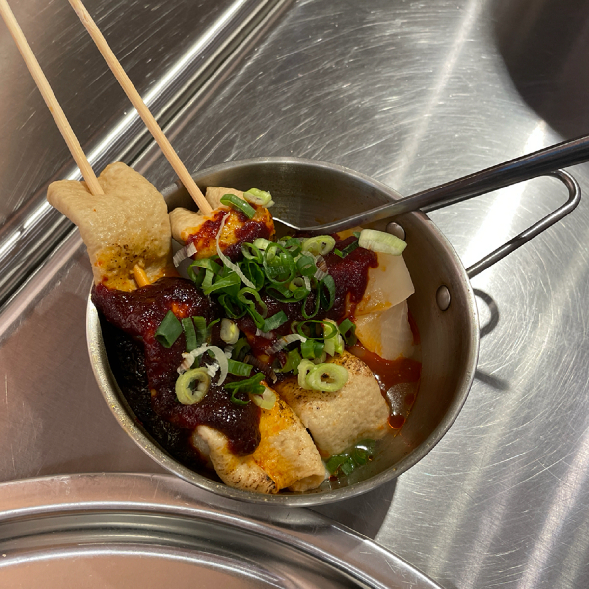 Meal image of 金書西餐飲 韓國豬肉湯飯 돼지국밥: 魚板年糕 shot by Stella