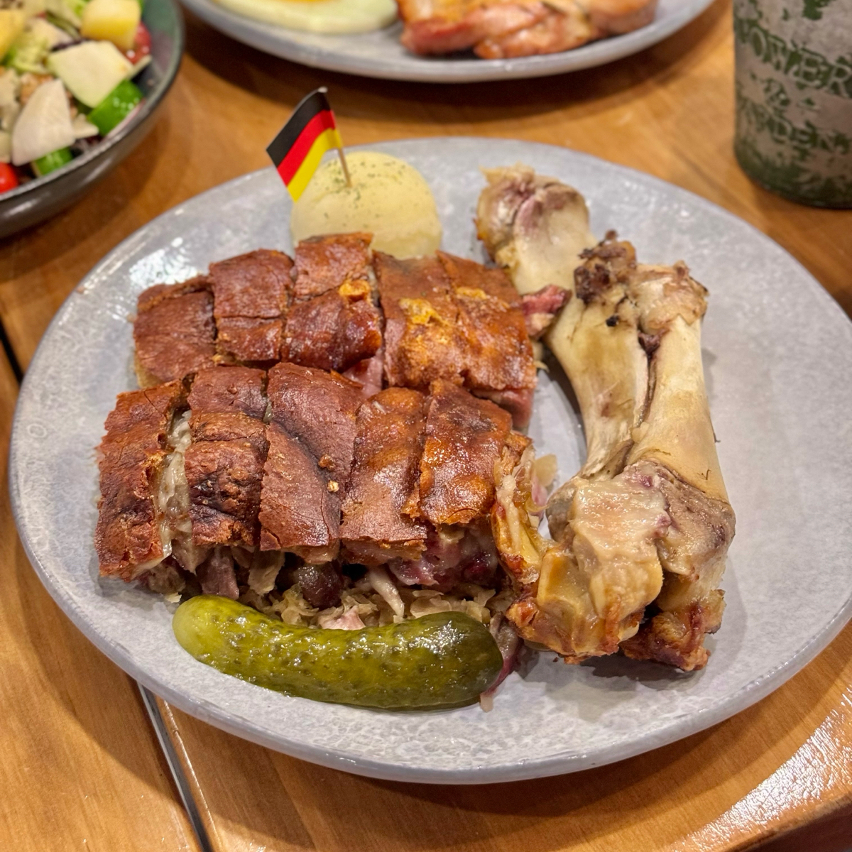Meal image of 舒曼六號餐館 小巨蛋南京店: 德國香烤啤酒豬腳 shot by Ina