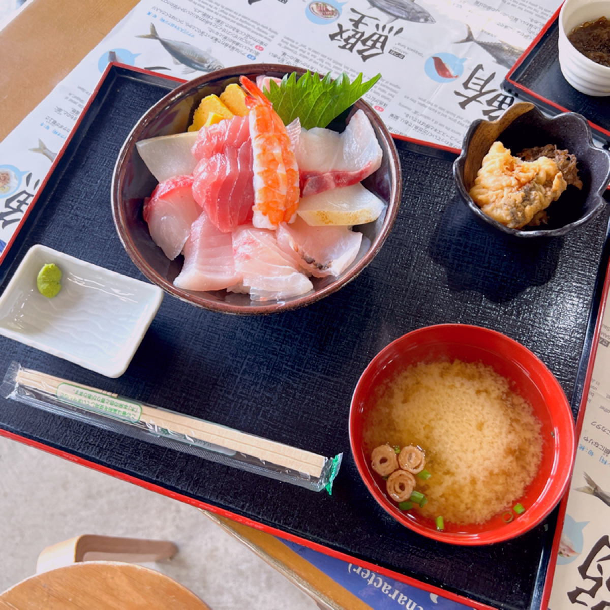 名護漁港食堂 のレストランの写真：海鮮丼1300日圓 點了兩次！！ by七咪 