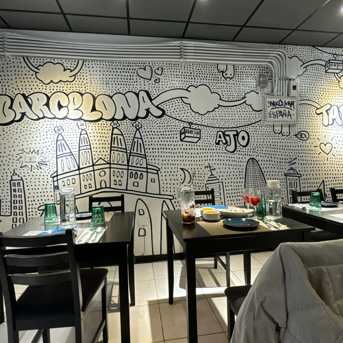 Restaurant Barcelona 的外觀氛圍圖片：牆壁上的有趣塗鴉 由食、動、健康 拍攝