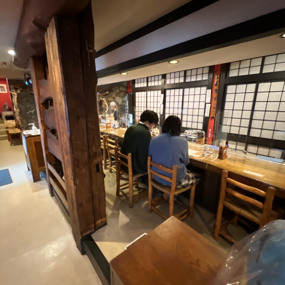 Oshokuji to Goenkai no Mise Kumagera の雰囲気の写真：吧台 by動吃動吃動吃 
