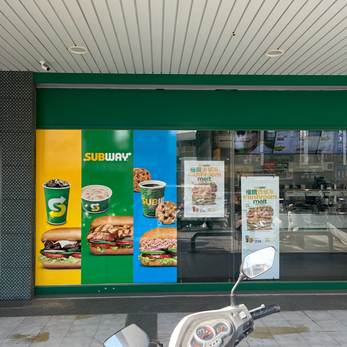 SUBWAY 台南開元門市 的外觀氛圍圖片：店正面 由Peterdossun 拍攝