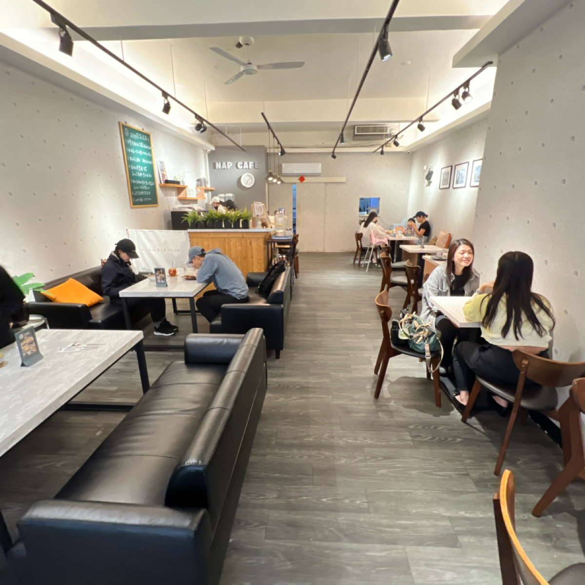 瞌睡咖啡Nap cafe 的外觀氛圍圖片：明亮遼闊 由動吃動吃動吃 拍攝