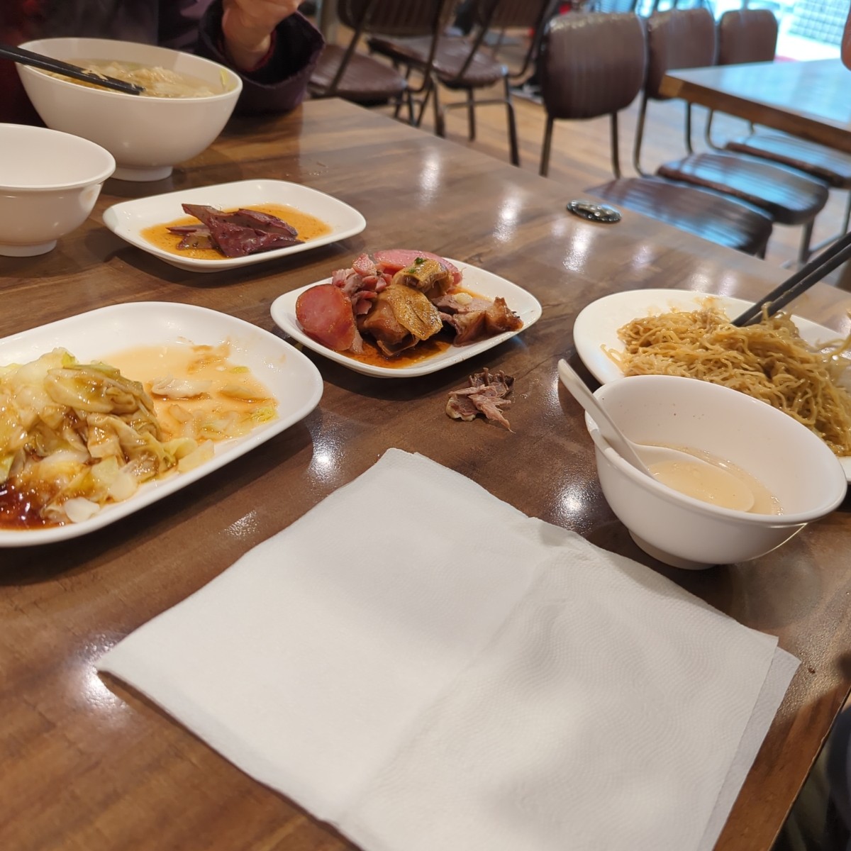 Meal image of 老友記: 招牌撈麵、高麗菜、鴨肝、鮮蝦雲吞湯麵 shot by Geonamiable
