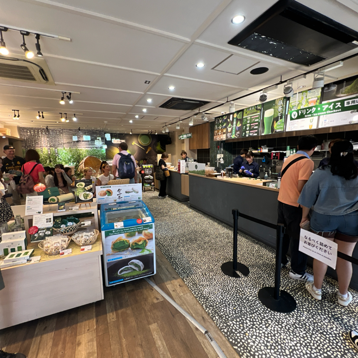 Vibe image of お濃茶スイーツ専門店 雷一茶 伝法院通り店:  shot by LESTER