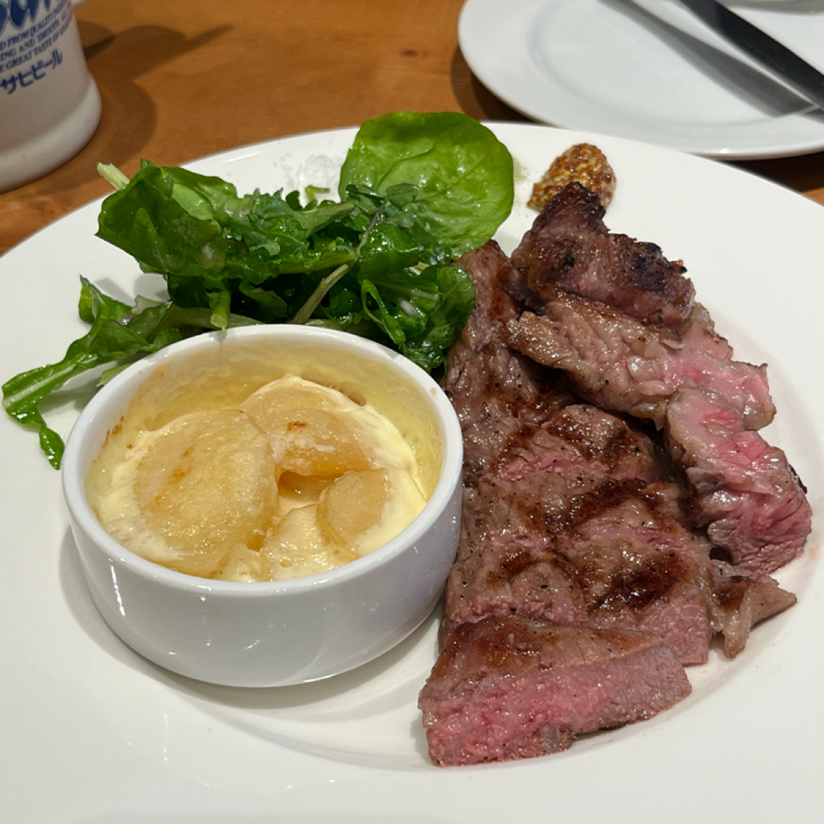 Meal image of TOKYO隅田川ブルーイング: 和牛牛排，牛排本身做的很恰到好處，吃得到和牛的甜味和梅納反應！不過起司馬鈴薯就真的不太行⋯ shot by 阿官