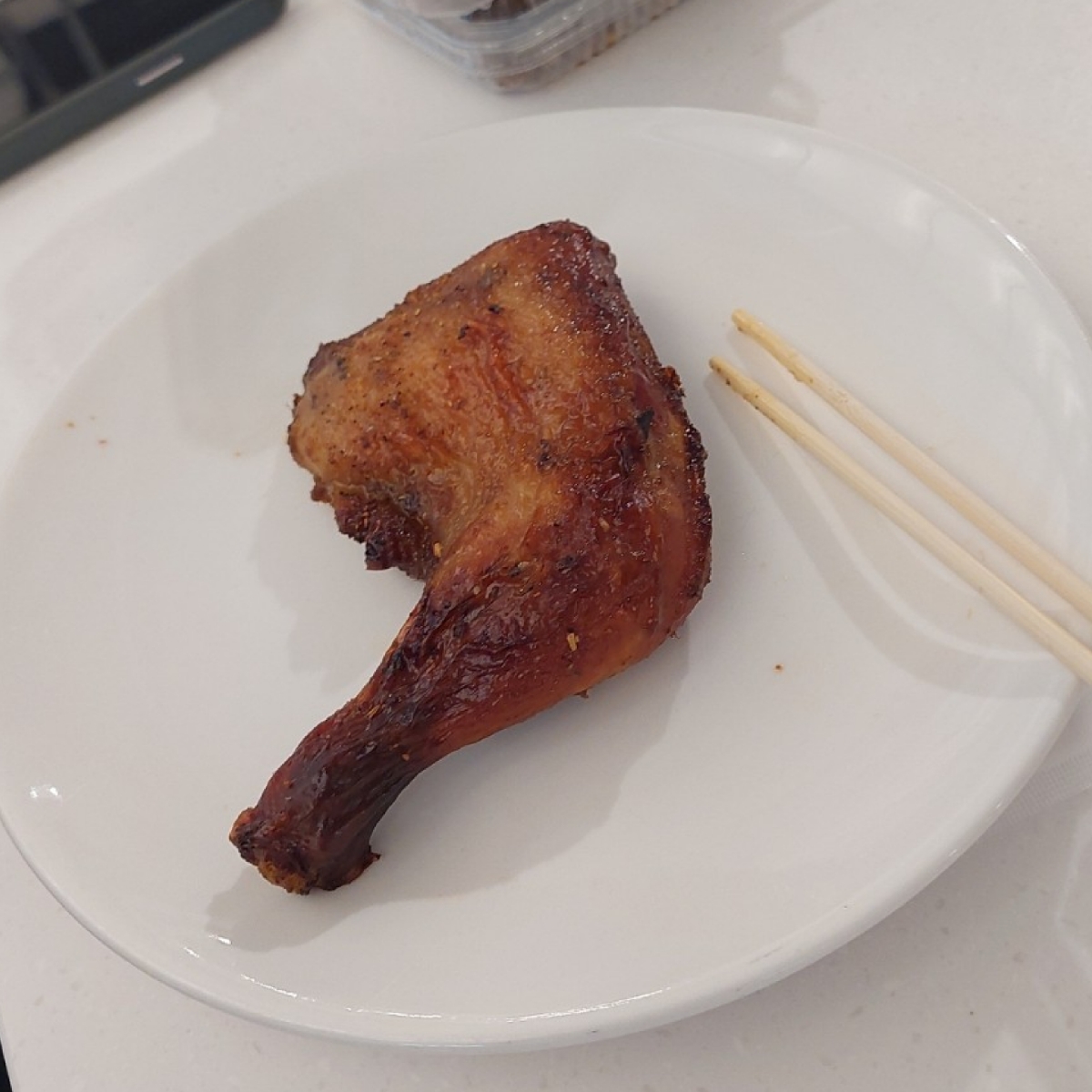 Meal image of 大潤發 鮮食集 內湖一店: 加州蒜味烤大雞腿 shot by 永遠的新手