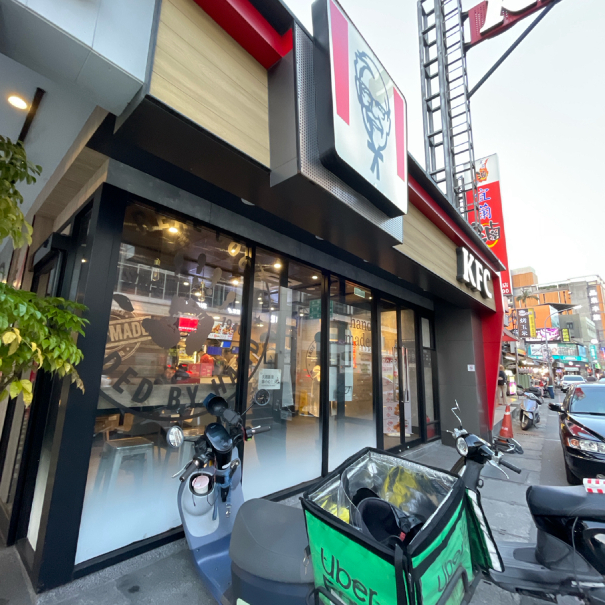 Vibe image of 肯德基KFC  宜蘭礁溪餐廳:  shot by Queena