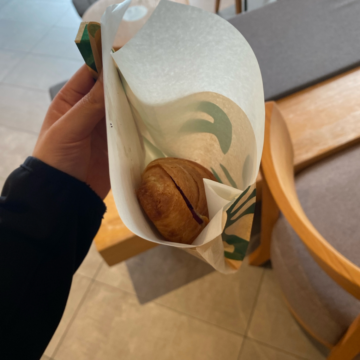 Meal image of 星巴克 板橋遠科門市: 店員會加熱好給你
（不及時吃的話，應該也可以不加熱） shot by 阿鈴s食