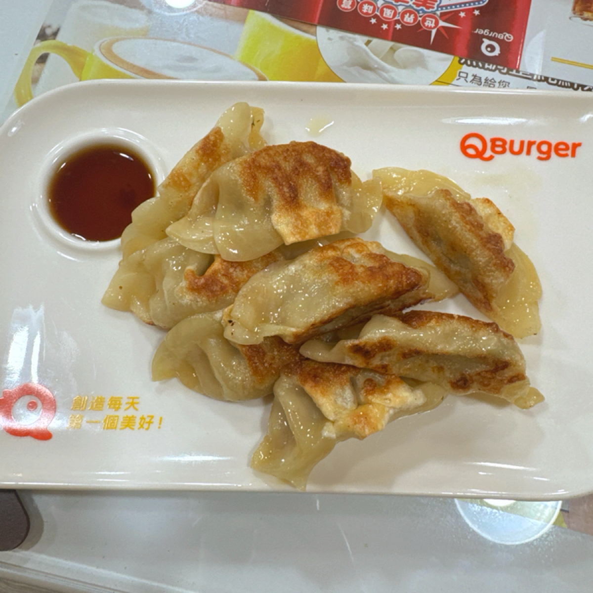 Meal image of Qburger: 煎餃 shot by 跟著小胖吃胖胖