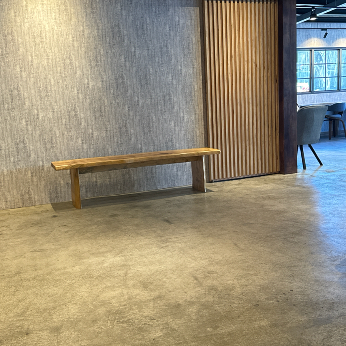 Vibe image of 大盛屋-日式丼飯烏龍麵專賣店: 侯位區 shot by 食、動、健康