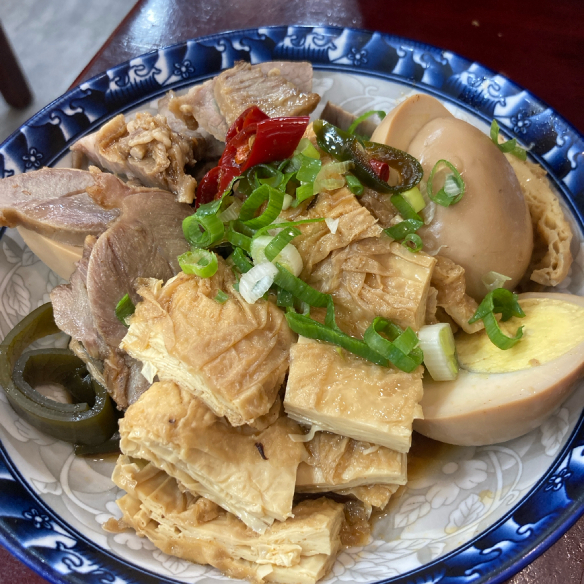 Meal image of 東引快刀手 光復店: 滷蛋、嘴邊肉、豆皮、海帶 shot by 小蛙