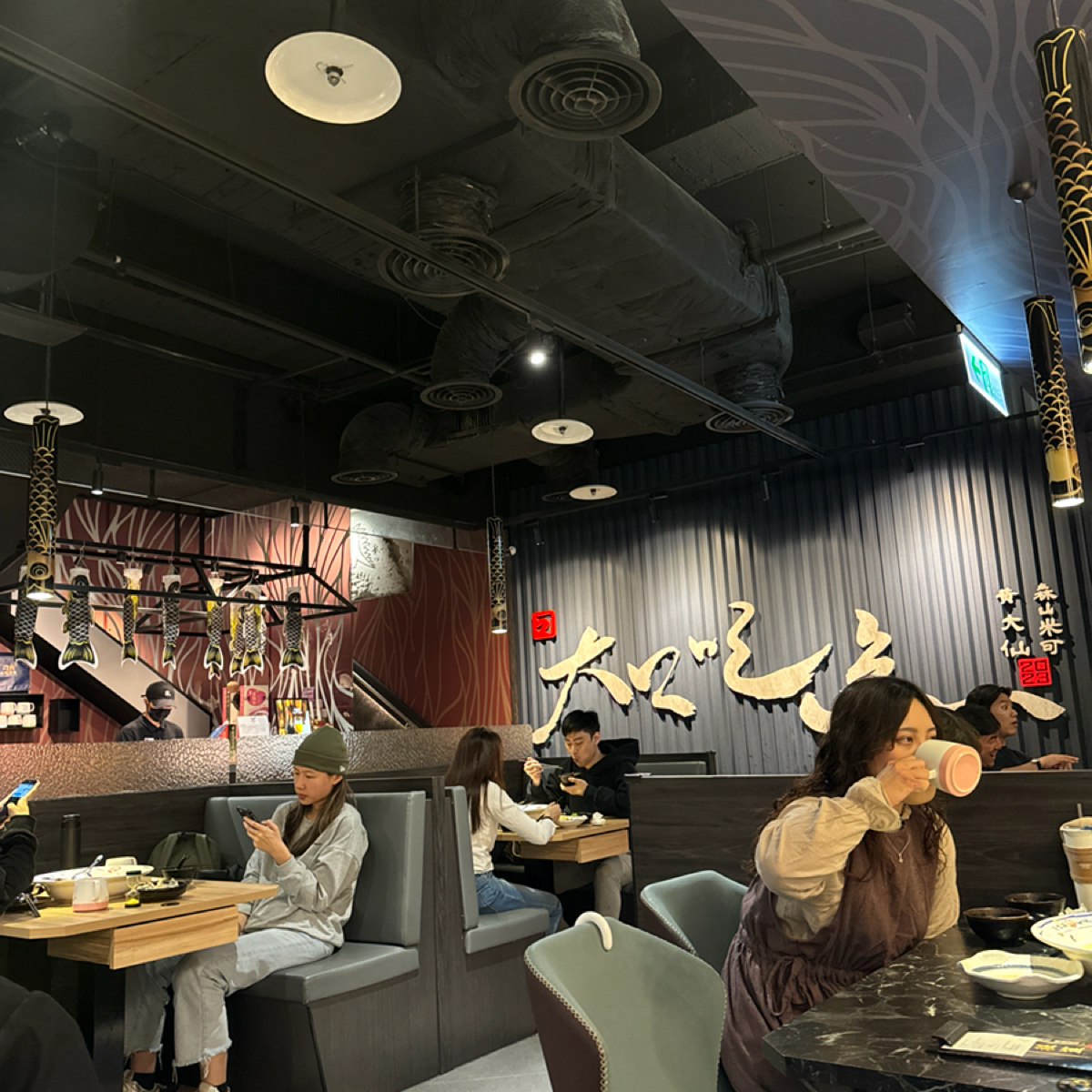 刁民酸菜魚 信義店 の雰囲気の写真：樓下 by恬恬子 