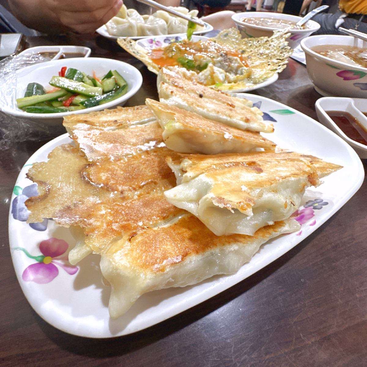 雲林鍋貼 的餐點圖片：鍋貼煎得蠻好吃的！不會太油 由阿波卡 拍攝