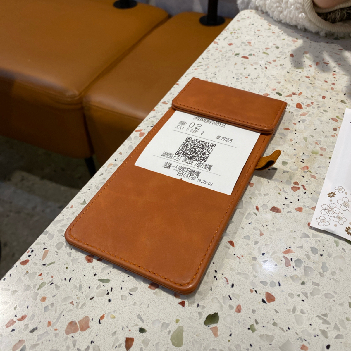 Vibe image of 濟南鮮湯包 總店: QR code點餐 shot by wei