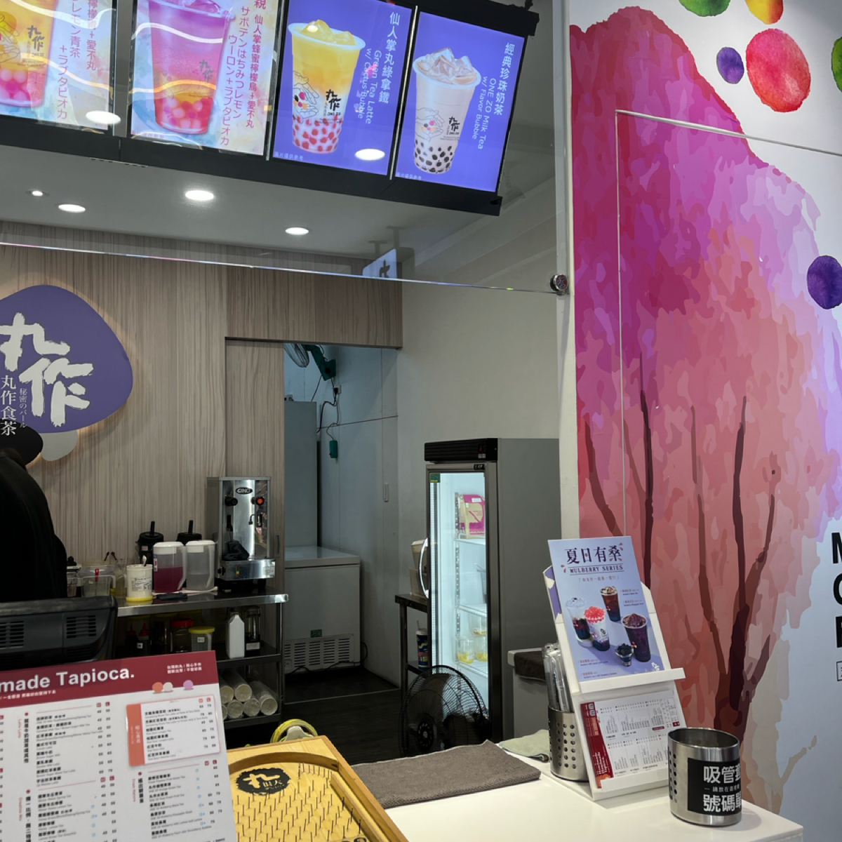 丸作食茶OneZo 桃園中壢店 の雰囲気の写真： by跟著企鵝一起吃 