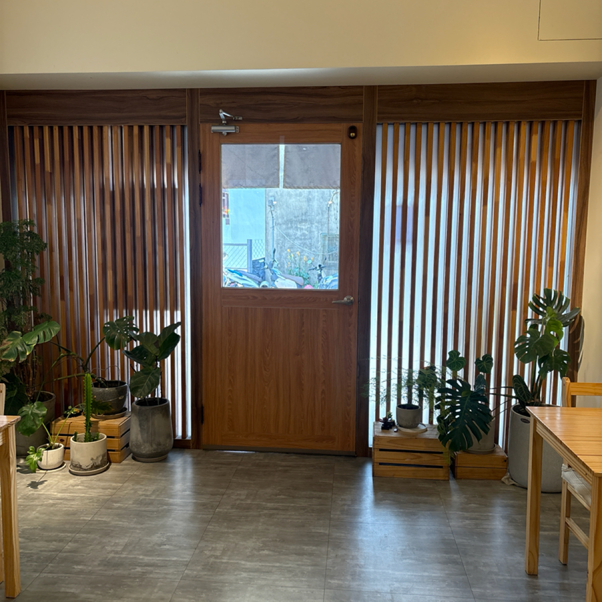 B.W義式料理 の雰囲気の写真：門內擺設還有盆栽 byLucille邊走邊吃 