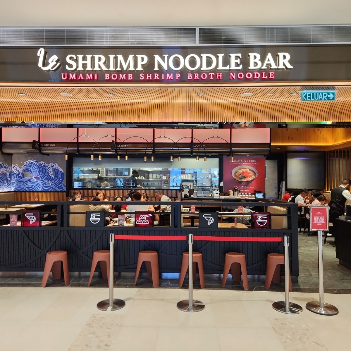 Le Shrimp Noodle Bar の雰囲気の写真：Entrance byblacktaiko 