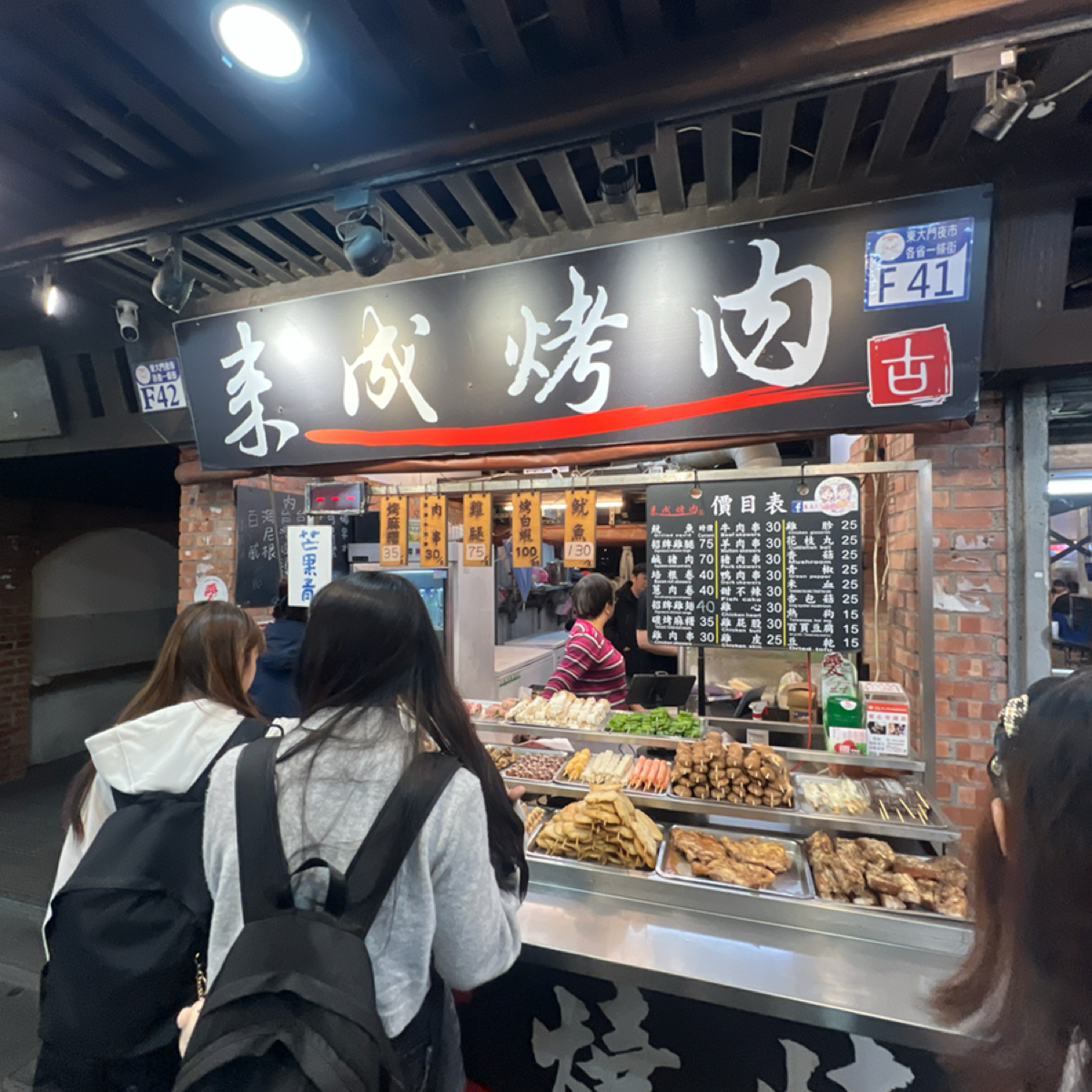 Vibe image of 東大門來成烤肉:  shot by LESTER