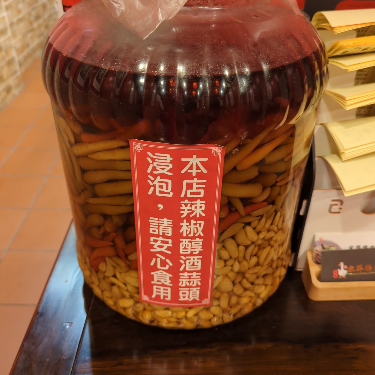 Vibe image of 家羿鵝肉 新莊輔大店: 辣椒火力展示 shot by 美食玩很大