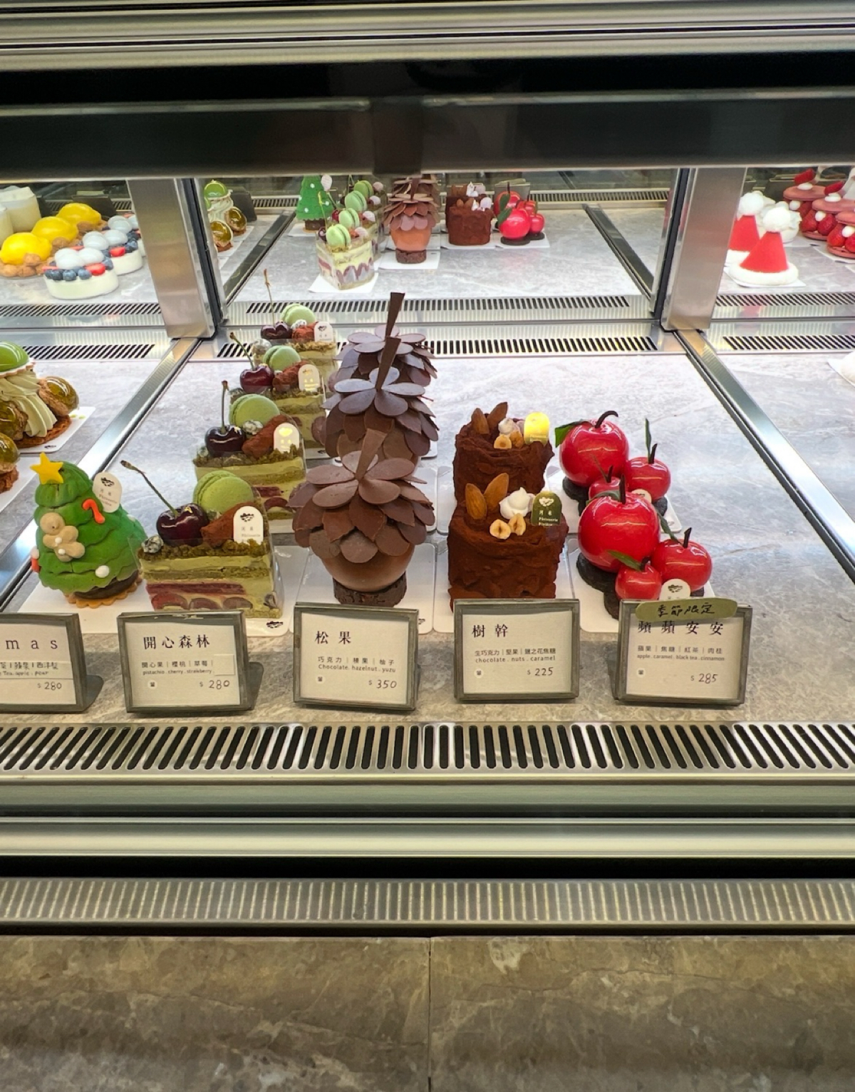 Menu image of 河床甜點:  shot by LESTER