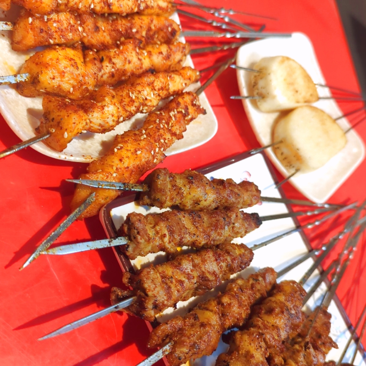 Meal image of 友间厨坊 A KITCHEN: 鸡&#x2F;羊&#x2F;猪肉串 Chicken&#x2F;Lamb&#x2F;Pork Kebab, 烤馒头片 Bun shot by Y2L
