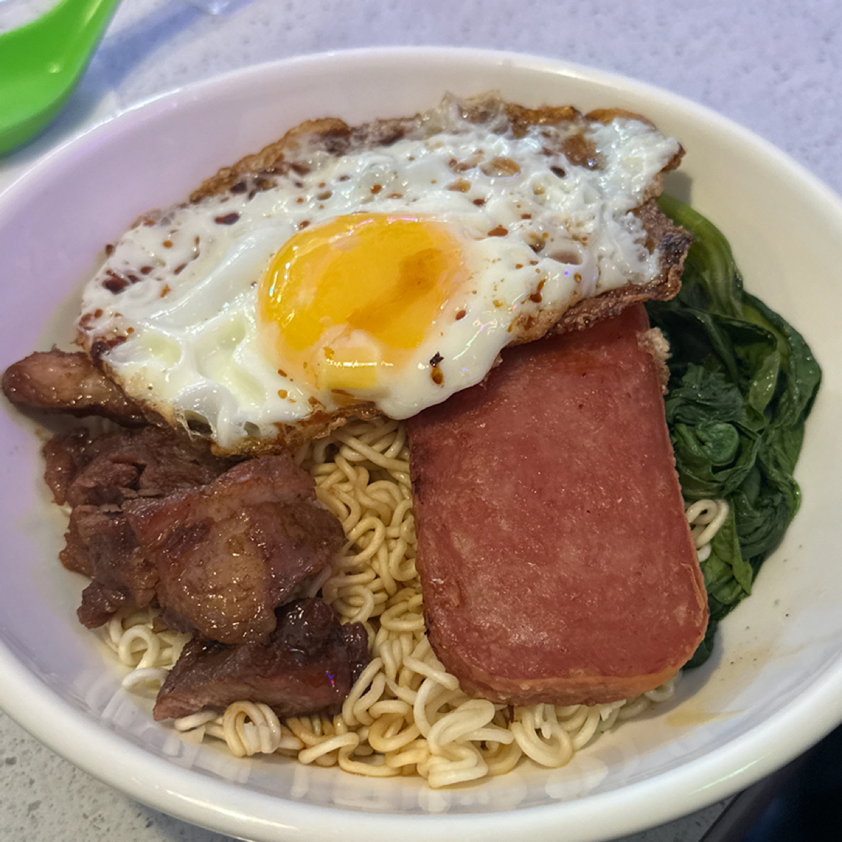Meal image of 捌伍貳冰室（公休看FB): 薑蔥叉燒餐肉煎蛋撈丁 shot by Luna一枚小吃貨