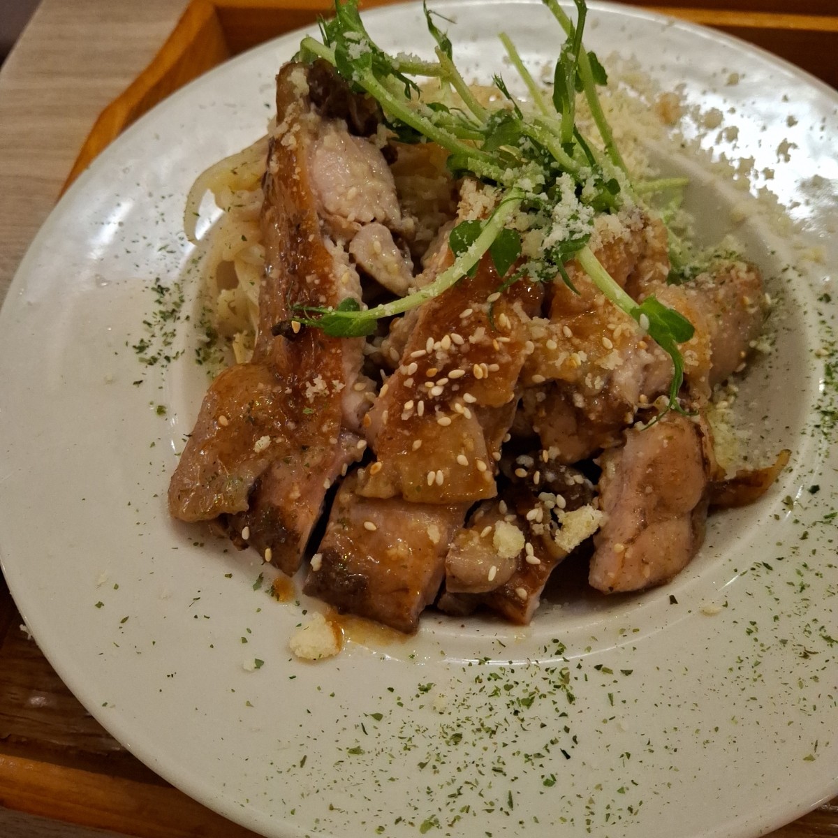想想微韓輕食 のレストランの写真：我很喜歡他們雞肉的調味，不會有腥味，微鹹微鹹的還很香很嫩。
麵條煮得剛剛好，不會太軟或太硬，麵體本身 by美食肥之豬 