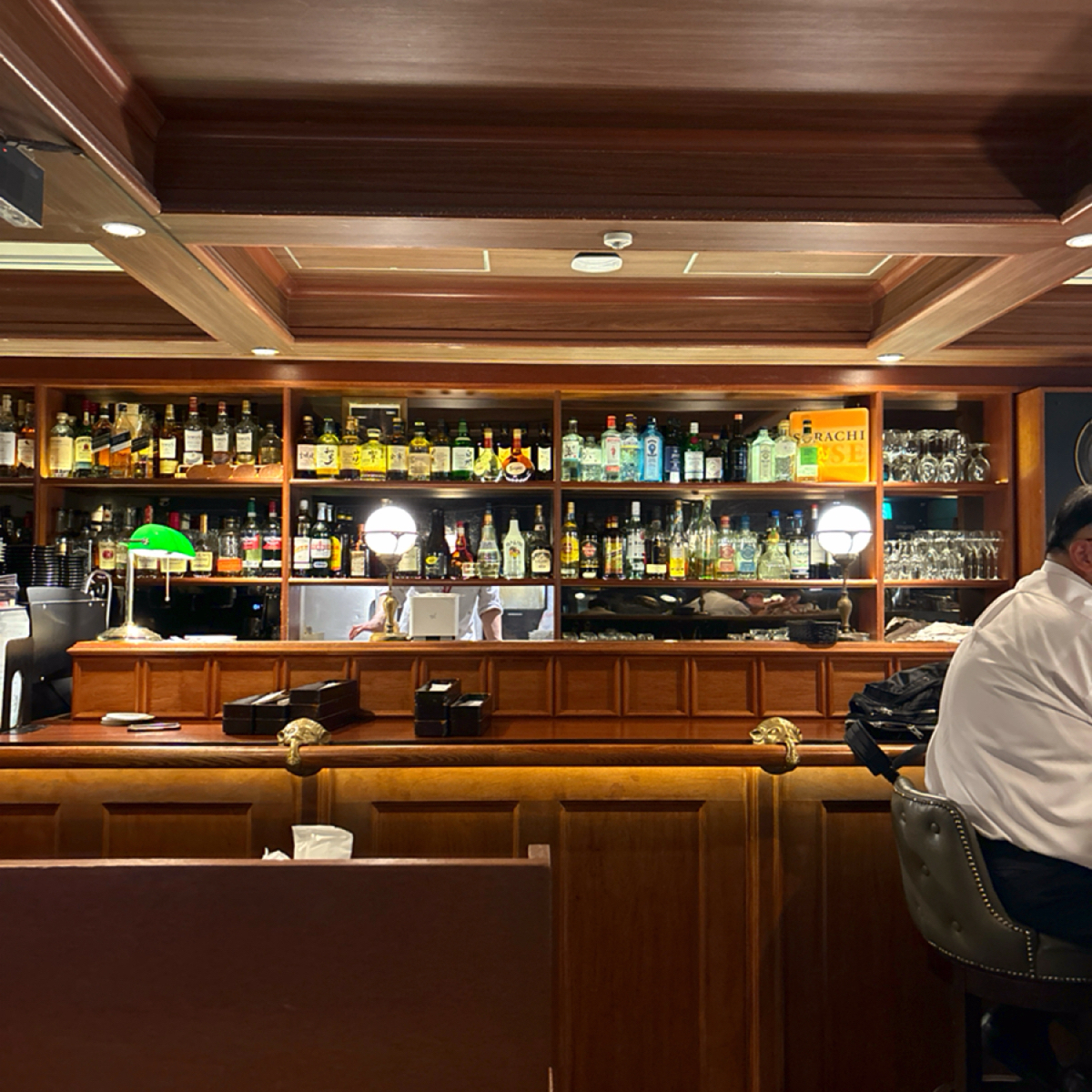 DEPOT デポ の雰囲気の写真：店裡是復古酒吧風 by秋桑 