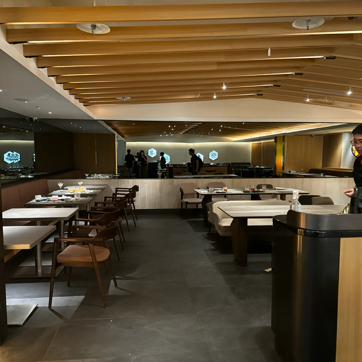 旭集 和食集錦 天母店 の雰囲気の写真： byAna 