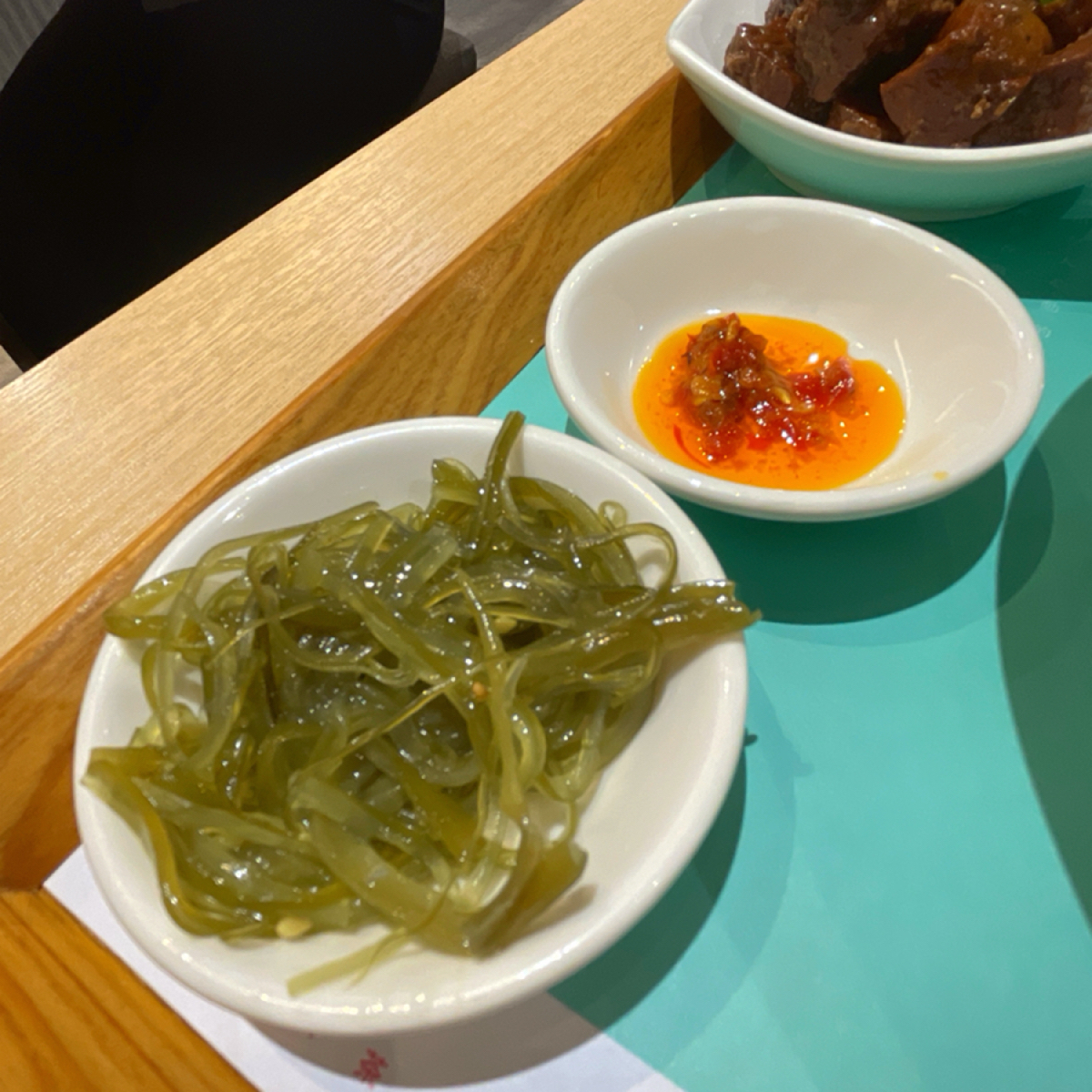 Meal image of 墨竹亭｜燃麵本家 台中黎明店: 海帶絲、辣椒醬 自取 shot by 一刻又一嗑