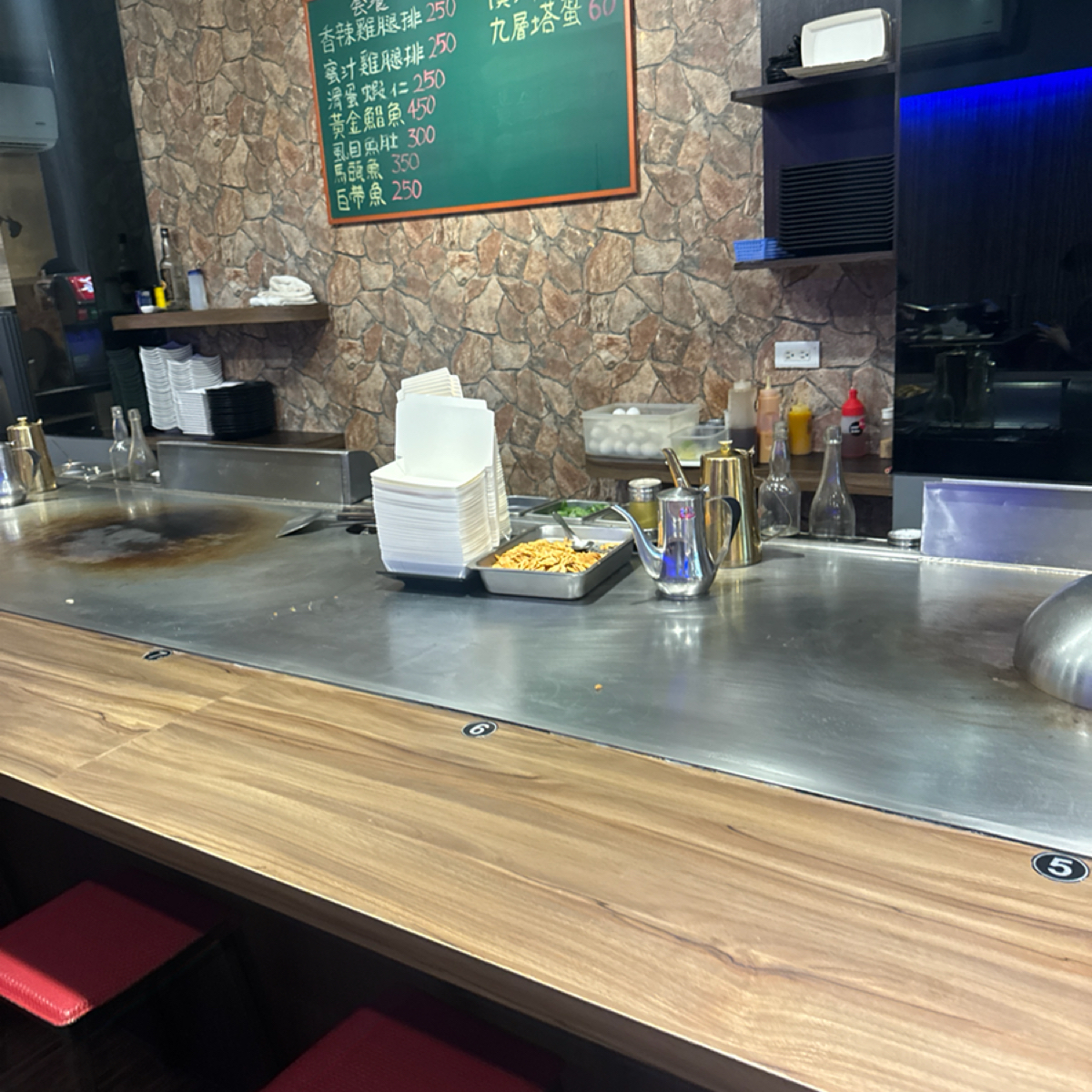 Vibe image of 鱻晏鐵板燒: 鐵板燒料理臺 shot by 食、動、健康