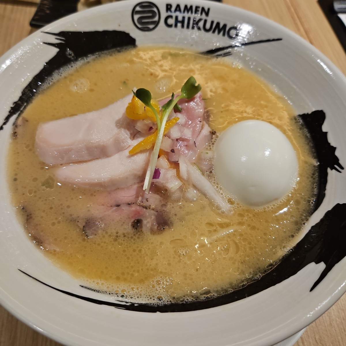 Meal image of 麵屋 千雲 光華店: 濃厚雞白湯拉麵加溏心蛋 shot by Wumei