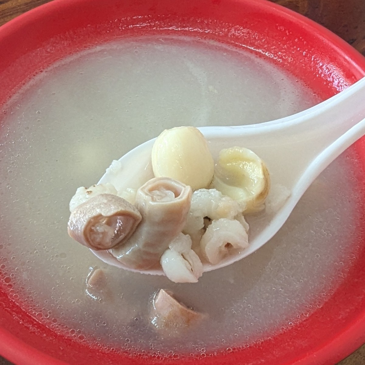 小木屋玉里麵 のレストランの写真：🍲 四神湯 (小) $40
湯品內的四神食材煮得非常軟爛，湯頭清爽，料很多但是湯頭味道偏清淡。 by美食玩很大 