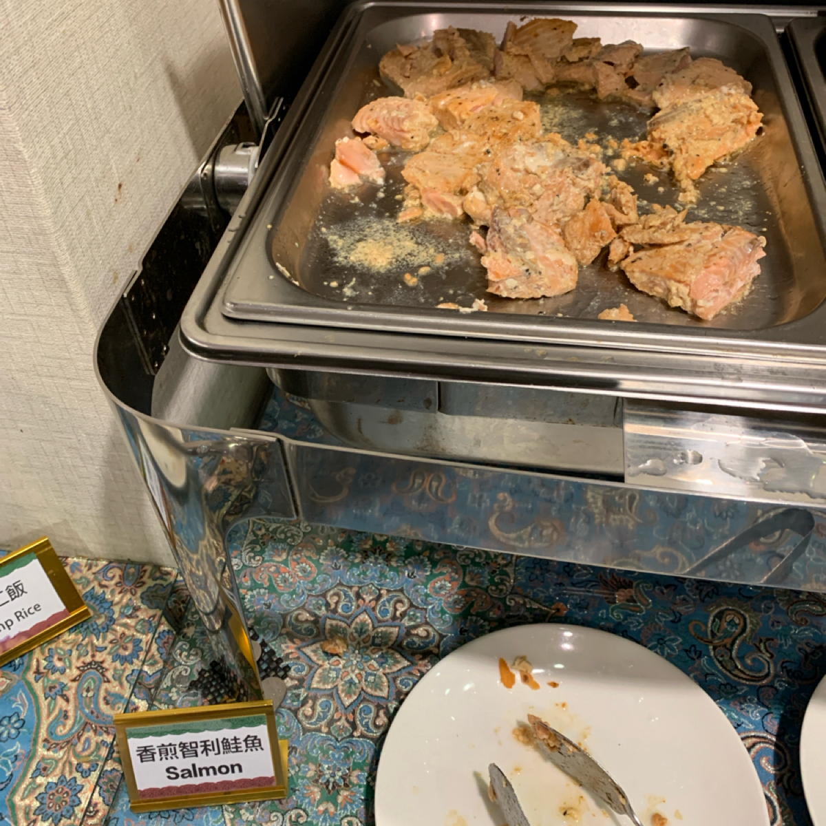 一千零一夜廚房 のレストランの写真：即使只是香煎鮭魚，這款仍能將魚肉些許絞碎混入香料，帶出與其他肉類相同的風格。 byFood Scouter 