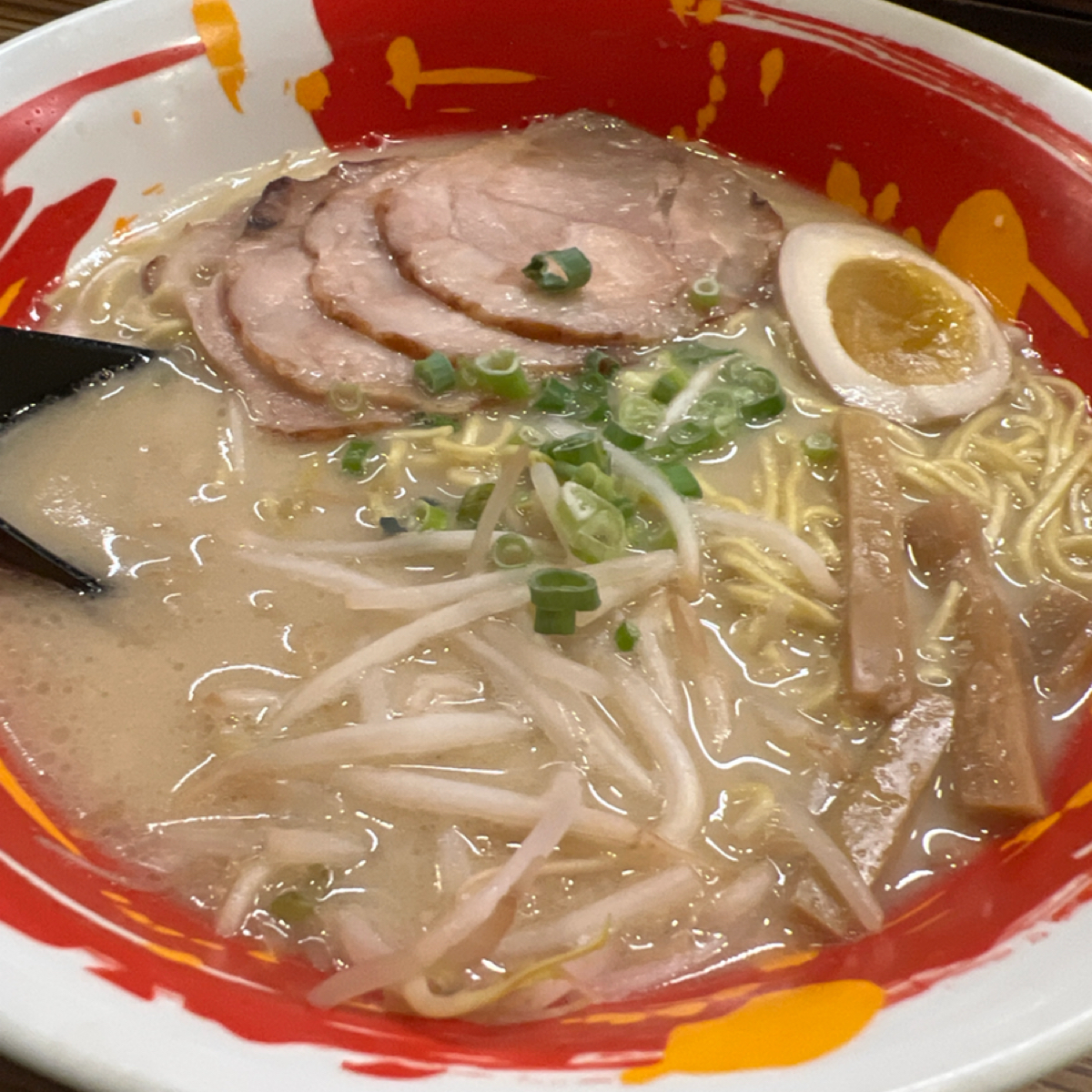 Meal image of 豚將拉麵 新北八里: 特濃豚骨拉麵（叉燒4片）$179元 shot by 錢多多