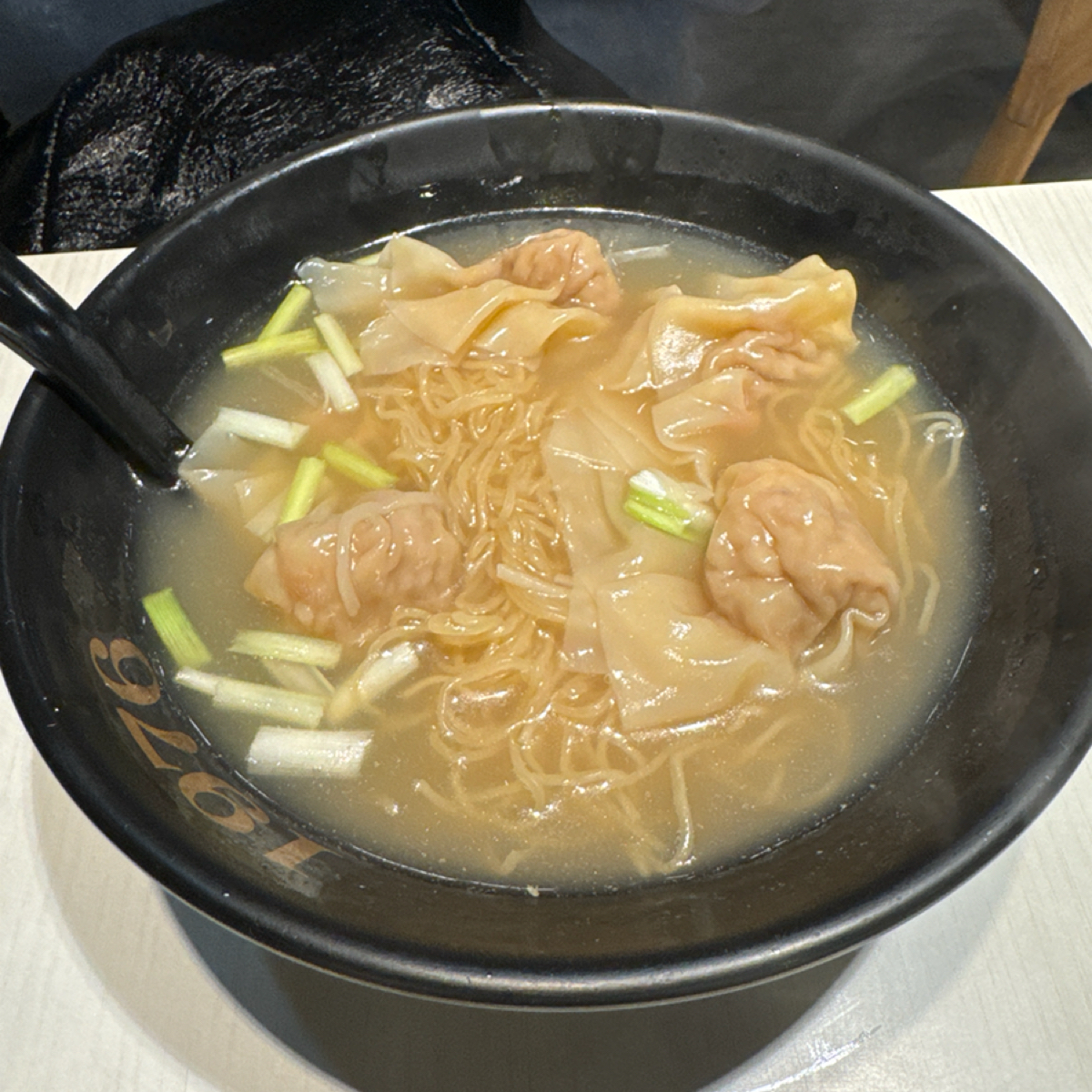 Meal image of 1976道地香港美食: 鮮蝦雲吞湯麵 shot by 史波蓋提