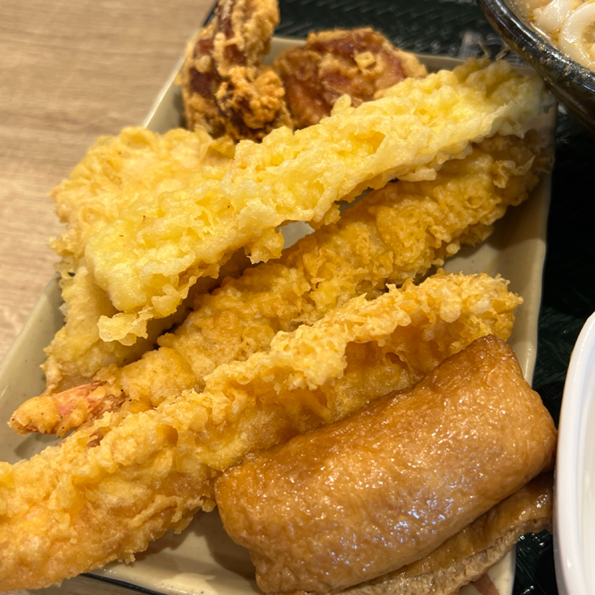 なはまるうどん 那覇空港際内ターミナル店 のレストランの写真：炸物：炸雞、炸蝦、炸花枝 by七咪 