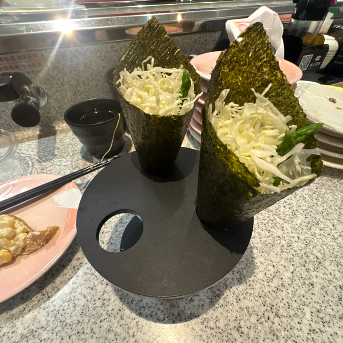 爭鮮迴轉壽司 中壢家樂福店 的餐點圖片：驢筍手捲 由Yu Wen o(｀ω´ )o 💫 拍攝