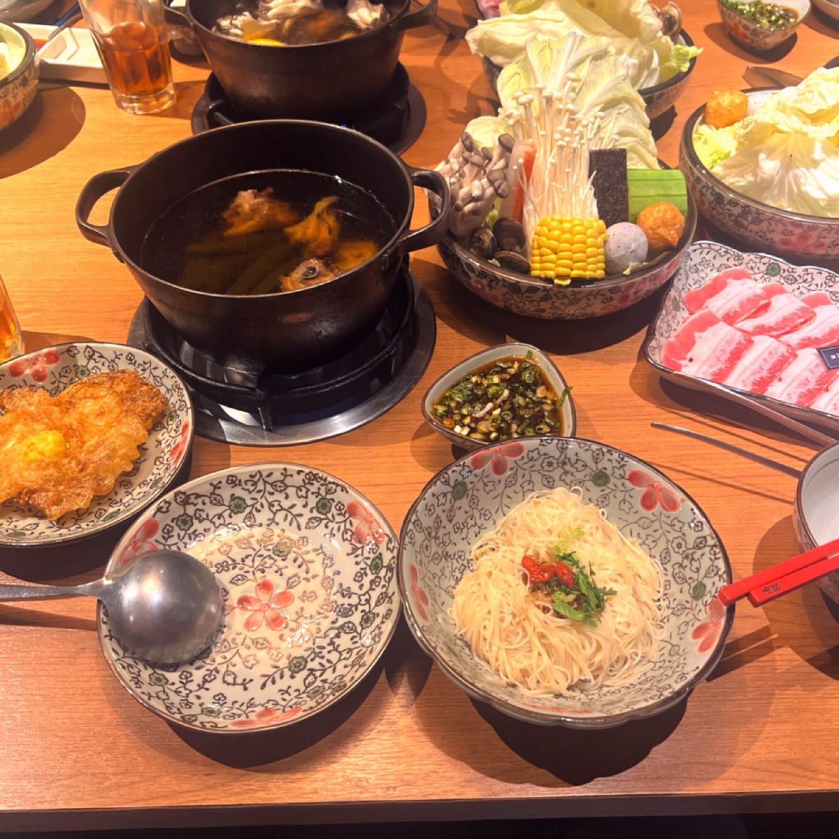 Meal image of 湯棧 公益店: 餐點全部到齊了～ 炸彈、麵線都超好吃😋 shot by Hyper食Going