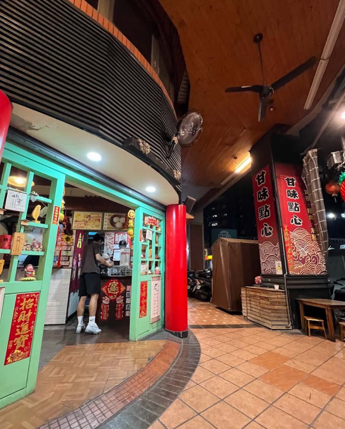 Vibe image of 甘味宵夜點心:  shot by LESTER